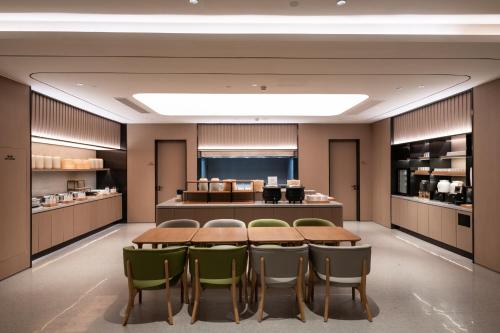 JI Hotel Shanghai Pudong Airport East Station - Pudong Airport Free Shuttle Bus, Shanghai (photo 2)
