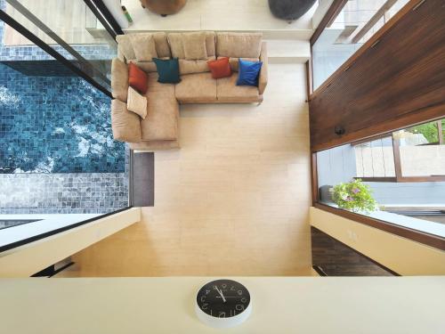 modern hill villa 山间观海私人别墅 in プーケット