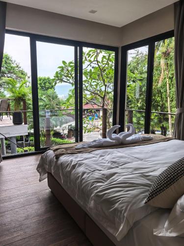 modern hill villa 山间观海私人别墅 in プーケット