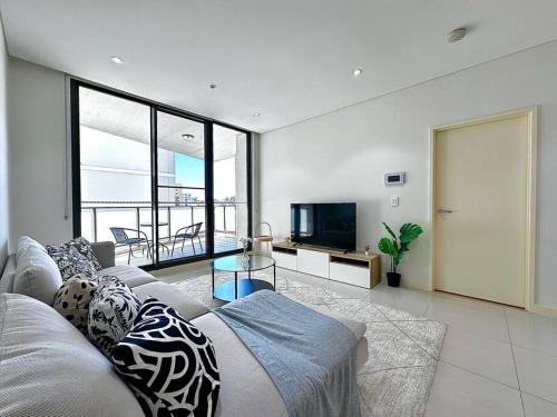 Cosy 2-Bedroom Apartment, Homebush NSW 2140 in Drummoyne