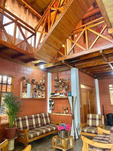 Quinta Fina Madera San Miguel de Bolivar 22 personas in Guaranda