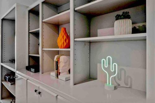 Hip Condo cool vibes pools and paradise in Palm Desert, USA