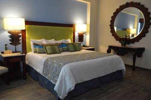 Double Room image 6