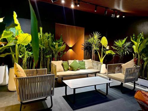 Bangkok City Center Sukhumvit Four-Bedroom Villa Near Cowboy Street - image 14