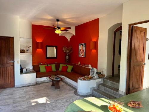Newer & Roomy w/2 Pools. No Car Needed. Beaches, Restaurants & Shopping W/I walking distance. Taxis and buses abundant for reasonable price if needed, Zihuatanejo (foto 8)