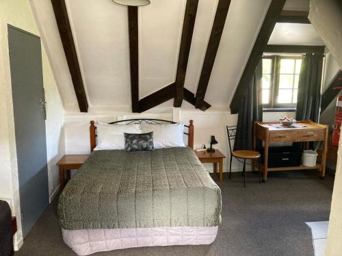 The Chalet Bed and Breakfast-peace and quiet in the country 12 minutes from City in Waitati