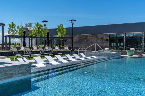 Incredible views! Pool,Gym,HTub Incredible views! Pool,Gym,HTub