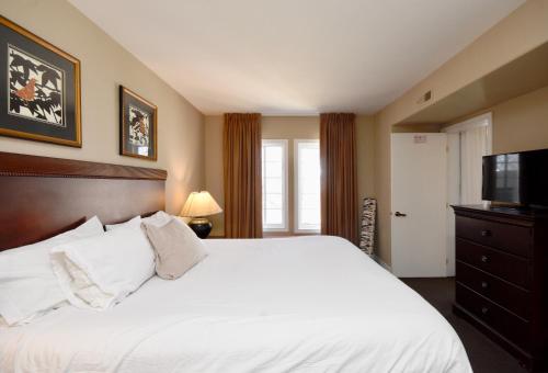 Jacuzzi Suite with King bed, full kitchen, Shanty Bay (foto 4)