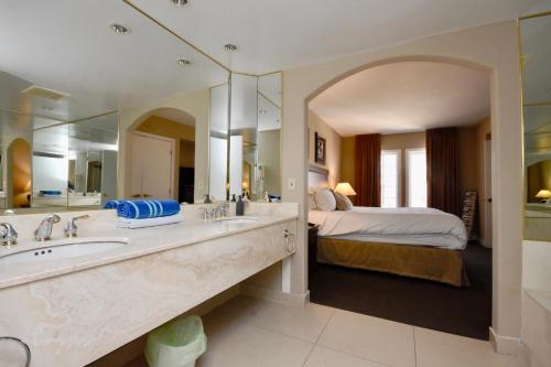 Jacuzzi Suite with King bed, full kitchen, Shanty Bay (foto 3)