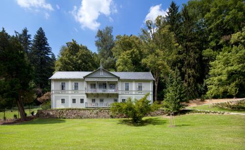 Pod lipami Pod lipami