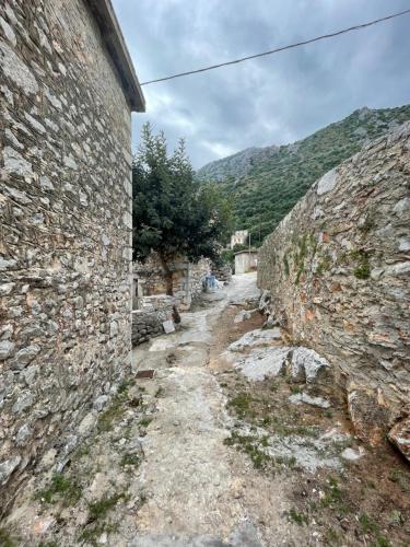 Amerini's Stone Guesthouse