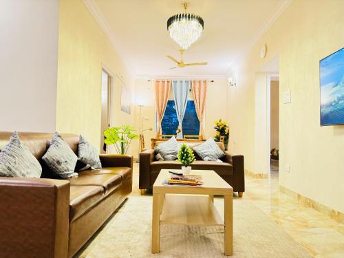 Elegant 3BHK Fully Furnished and Equipped Apt near Hitec City by EVARA SUITES
