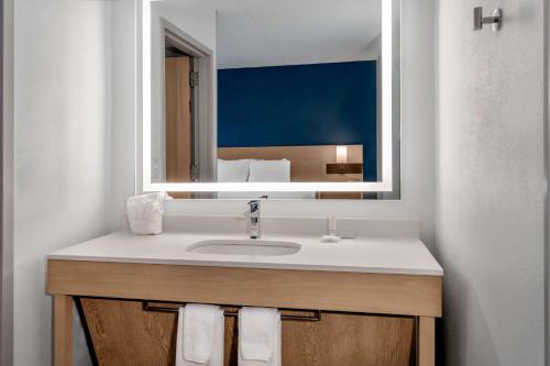 Hyatt Place Mystic - image 7