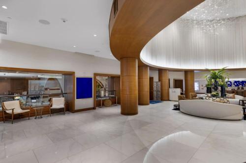 Beachfront Condo with Spacious Balcony Beachfront Condo with Spacious Balcony