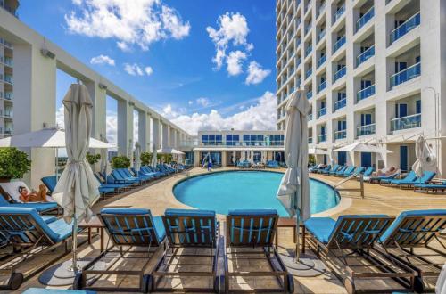 Beachfront Condo with Spacious Balcony Beachfront Condo with Spacious Balcony