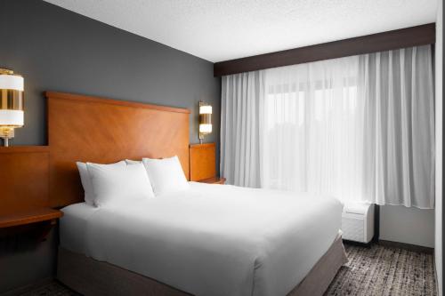 . Hyatt Place Chantilly Dulles Airport South