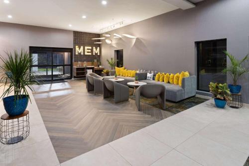 La Quinta Inn & Suites by Wyndham Memphis I-240, Memphis