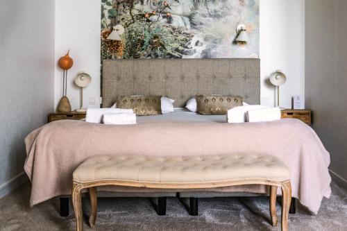 1 queen bed, 1 sofa bed