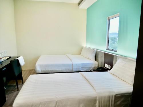 Standard Family Room image 3