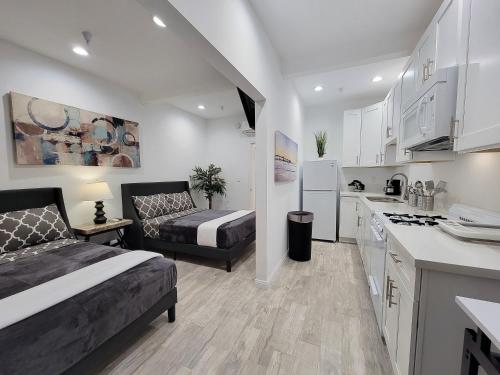 Modern Studio apartment right next to MrC hotel 5 minutes to Rodeo Drive, Los Angeles