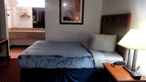 Hotel King Bed Hotel Studio 134 & Hot tub in Livingston, USA