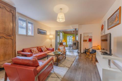 Four-Bedroom House image 9