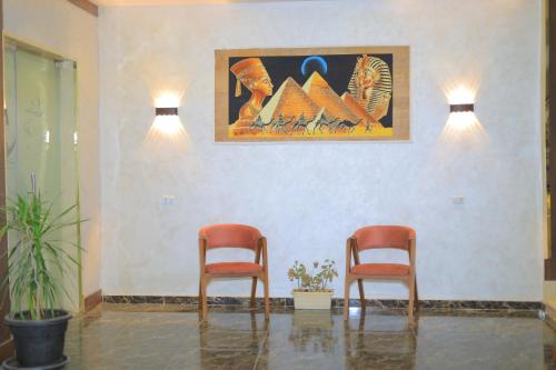 pyramids solar boat inn