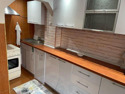 ห้องครัว, Apartament Husi in ฮูซี่