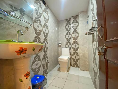 room detail thumbnail 2