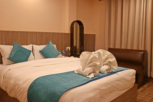 room detail thumbnail 2