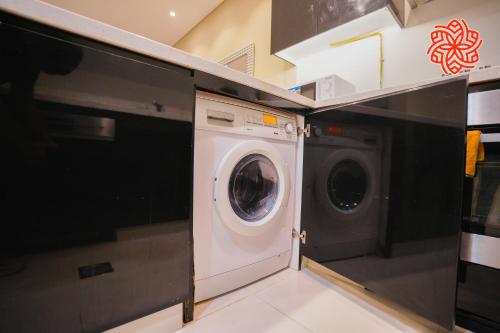 Classy 1bdr apartment in Canal Views - image 11