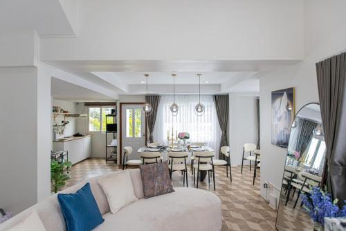 Private Pool Villa Resort style, Heart in bkk ,metro,cabaret show,RCA, jodd fair,chatuchak in กรุงเทพ