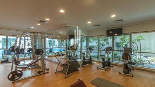 Dream Inn Apartments- Boulevard Heights - image 5