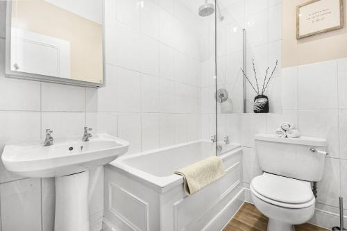 Lovely large 1 bed renovated flat w balcony & 600MB WiFi, Londýn (fotografie 7)