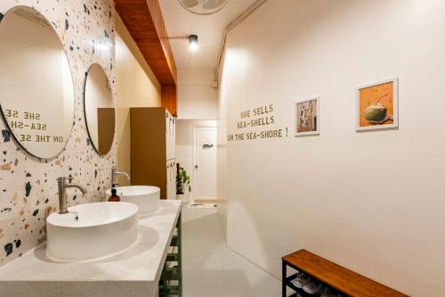 Ванная комната, Sweett Lemon Hostel in Патонг
