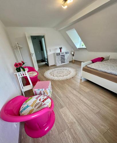 1 queen bed, 1 sofa bed
