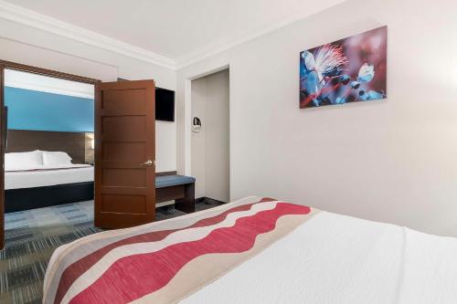 One-Bedroom Suite with One King and One Queen Bed