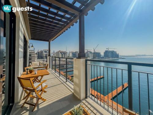 HiGuests - Beachfront Living Stunning 4 BR with Maid's Room, Dubaï
