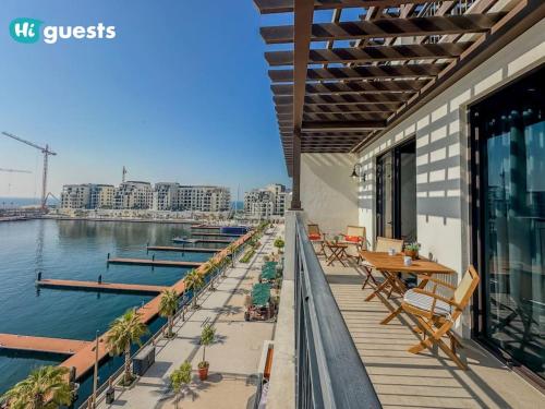 Stunning Seafront 4-Bedroom Apartment with Maid’s Room