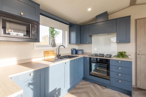 Host & Stay - Riverwood, Ashdown Retreat, Pickering (photo 7)