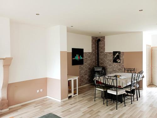 Atpūtas iespējas, Gîte au calme de la campagne, jardin, billard, parking (Gite au calme de la campagne, jardin, billard, parking) in Compertrix