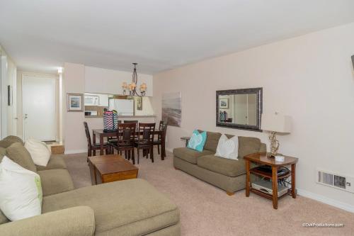 G-314 Surf View Penthouse in Oceanside, USA