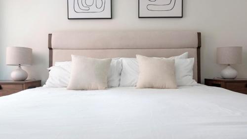 275 on the Park - Senate Apartments by Barsala