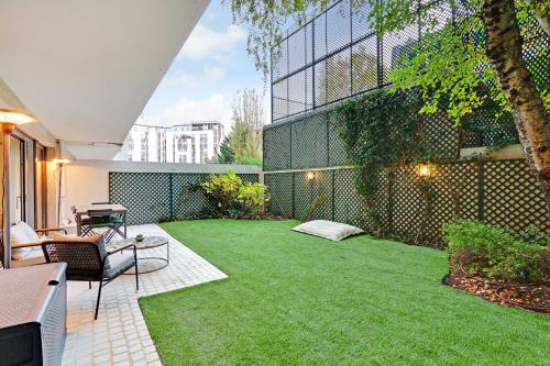 Passy / Eiffel Tower - Amazing 2BR with garden Paris