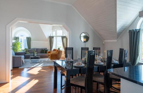 Four-Bedroom Luxury Apartment
