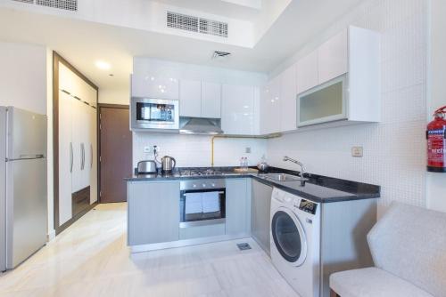 StayShort - Awesome Studio Apartment with Burj Khalifa View at Business Bay, Дубай (фото 4)