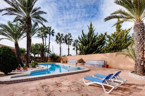 Charming Villa in Torrevieja with Private Pool - image 5