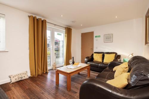 Bright House With Garden & Patio In Market Town