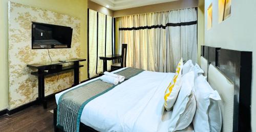 Double Room image 6