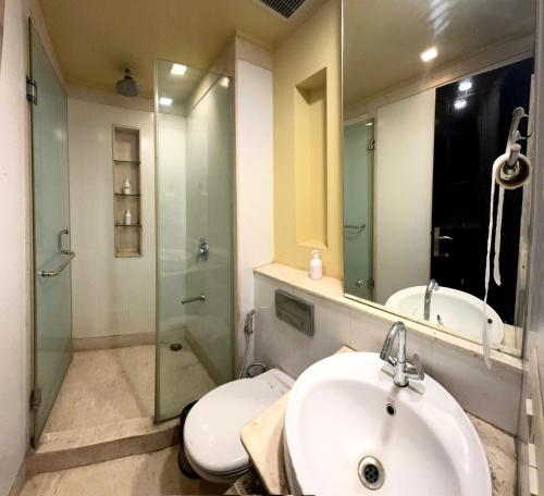 Double Room image 3